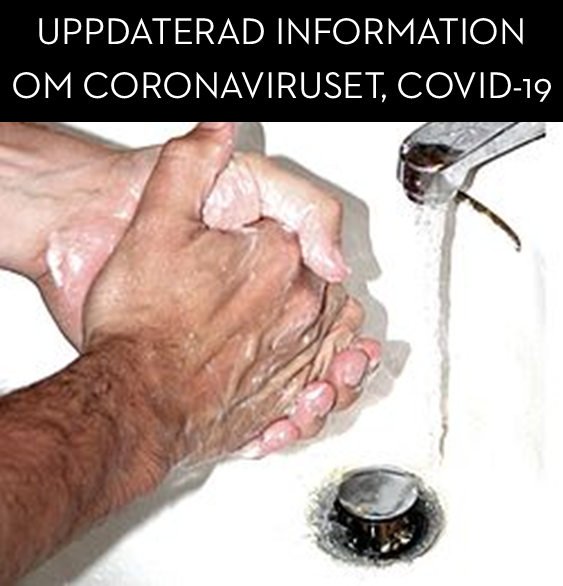 Närbild på när någon tvättar händerna under rinnande vatten, med texten: uppdaterad information om Coronaviruset, Covid-19.